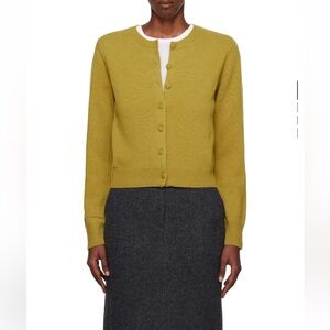 NOTHING WRITTEN
Green Diene Round Cardigan